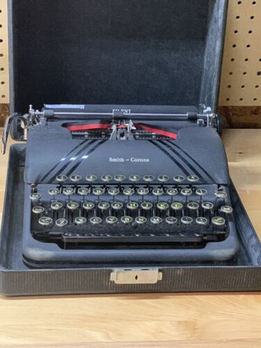 1940s Smith Corona Silent Series Manual Typewriter With Case 1940s Smith Corona Silent Series Manual Typewriter With Case