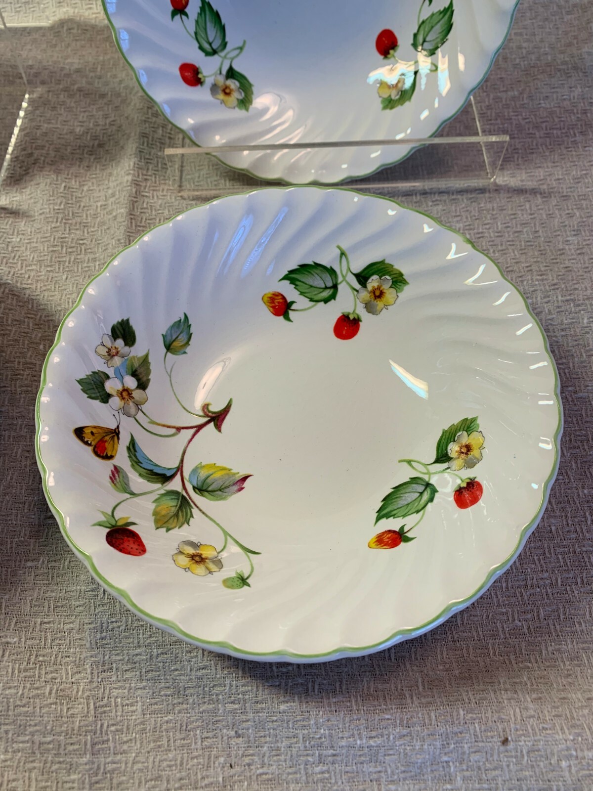 James Kent Old Foley Staffordshire Strawberry Made in England - Set of 4 Bowls