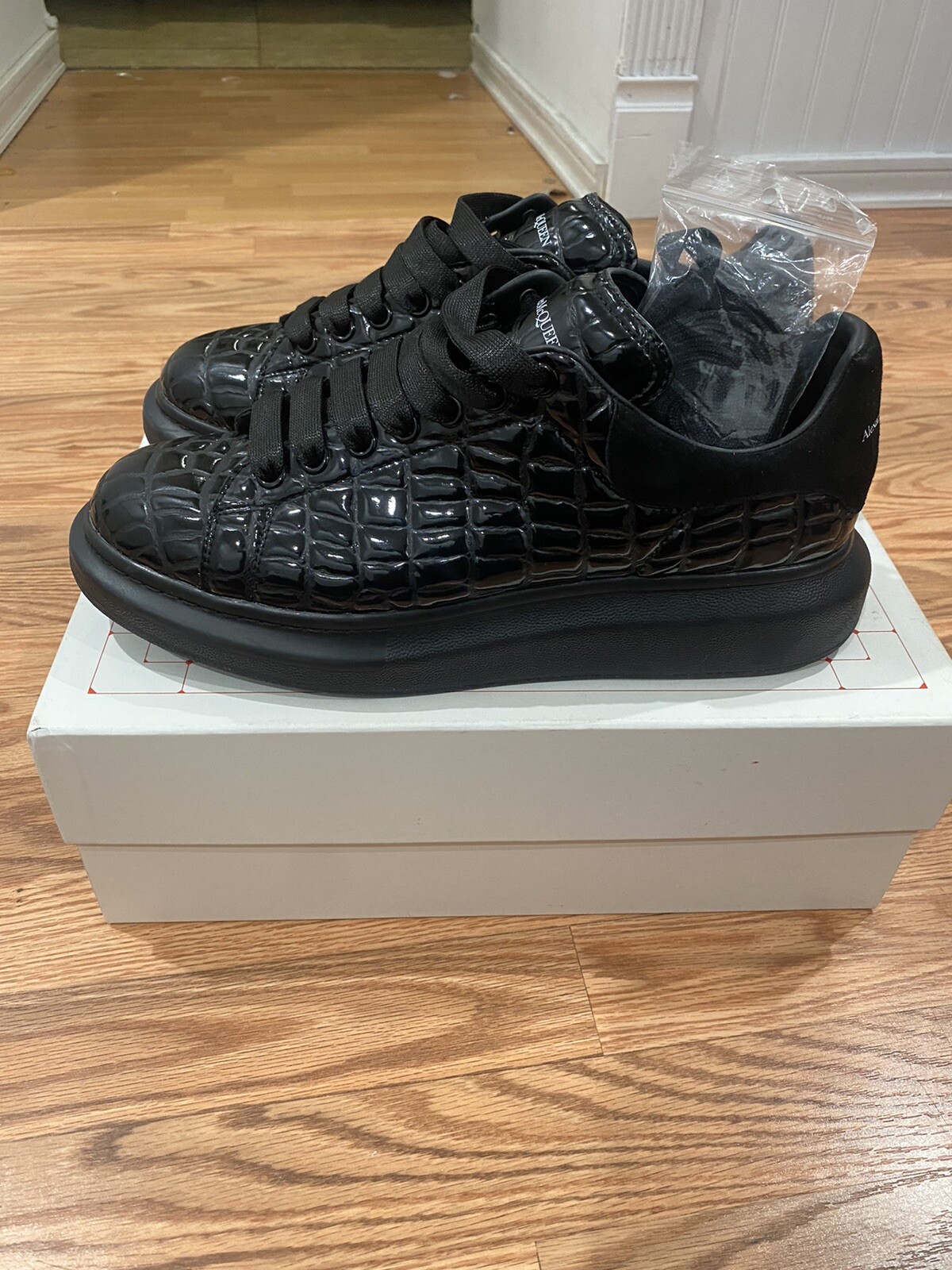 Alexander McQueen Oversized Croc Black 
