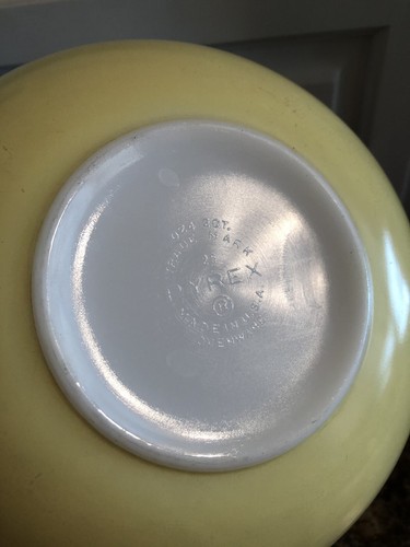 Vintage Pyrex Casserole Dish Desert Dawn 2Qt Round Tab Handle #024 No Lid Yellow