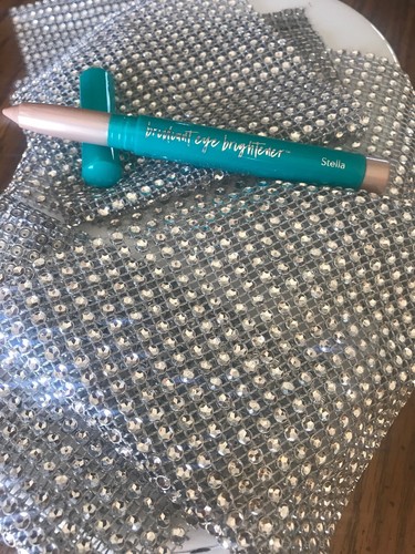 BNIB THRIVE CAUSEMETICS Brilliant Eye Brightener Highlighting Stick in 