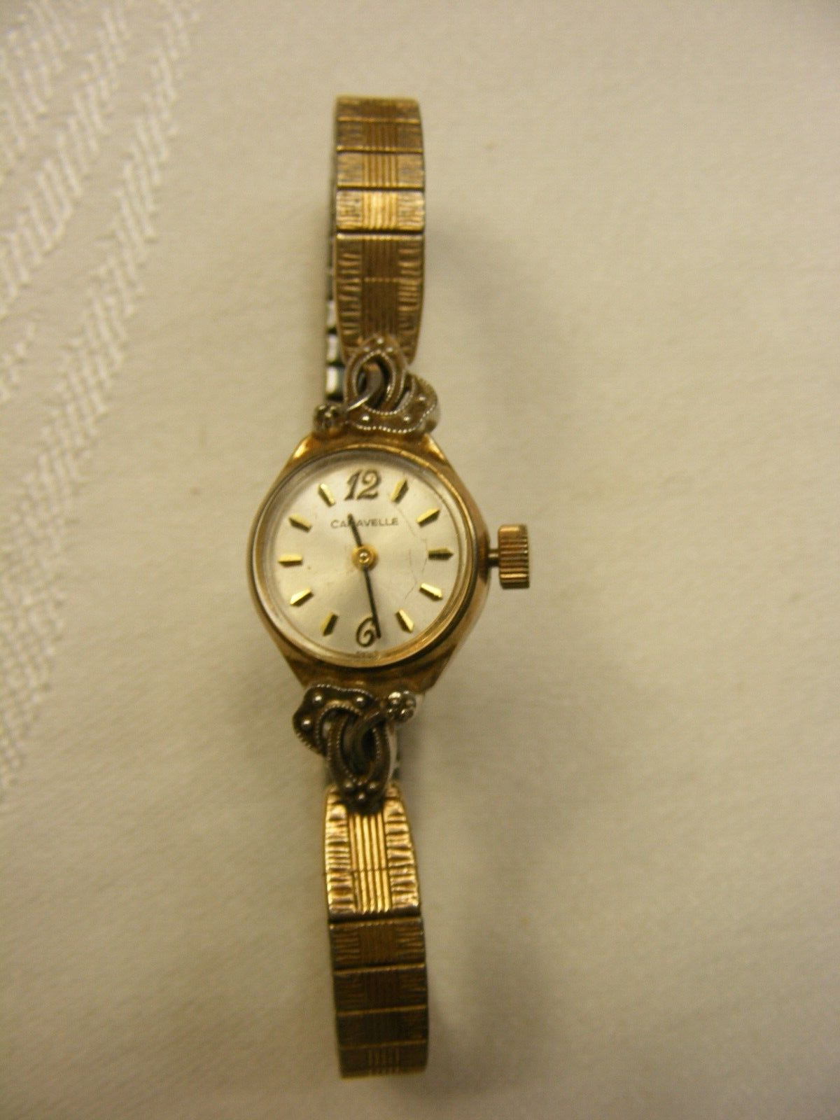 Vintage Ladies Caravelle Wind Up Watch Runs Stretch Band (C 