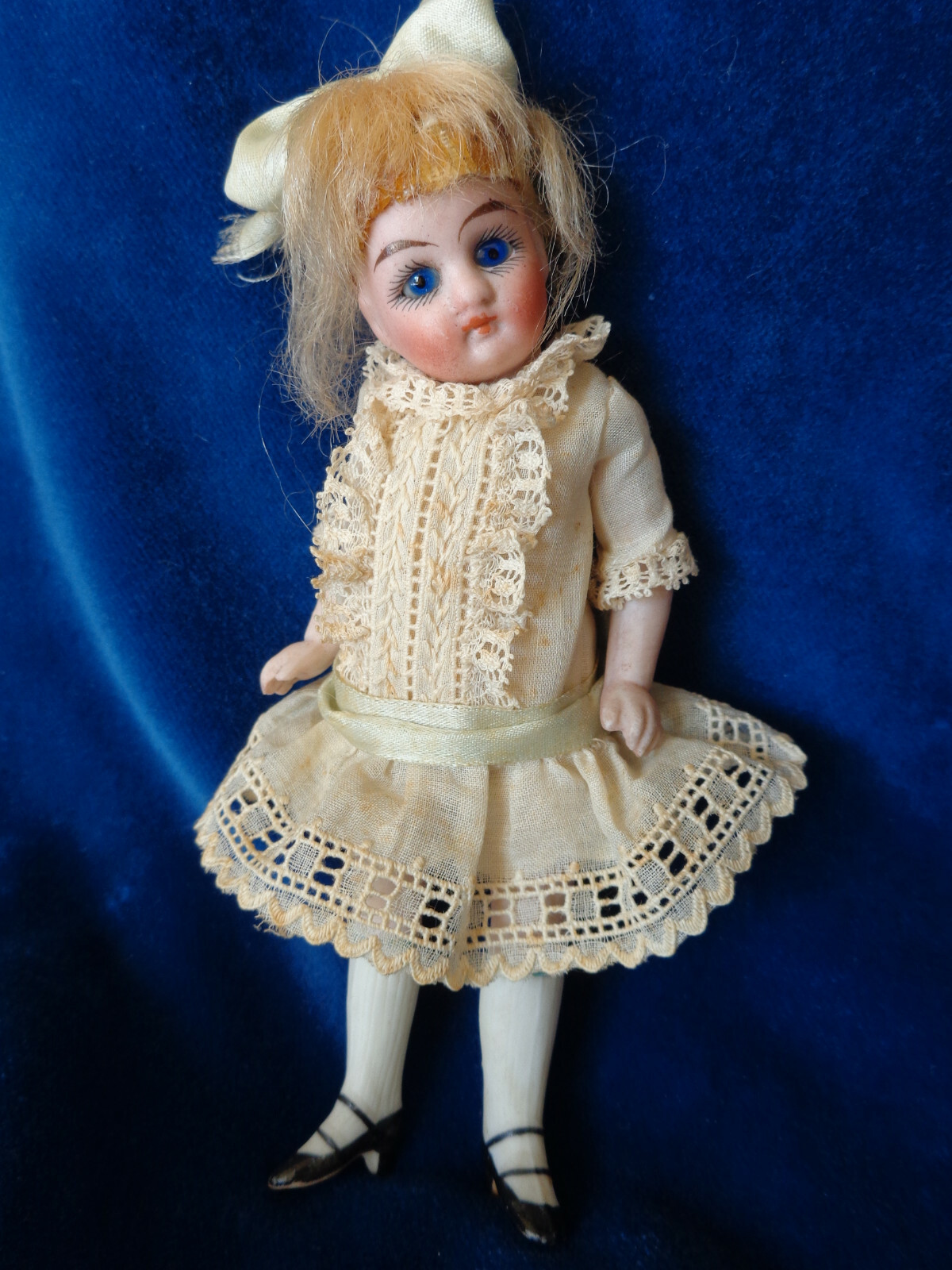 antique doll ❀ 羽根のお帽子のすてきな ミニョネット $_57.JPG
