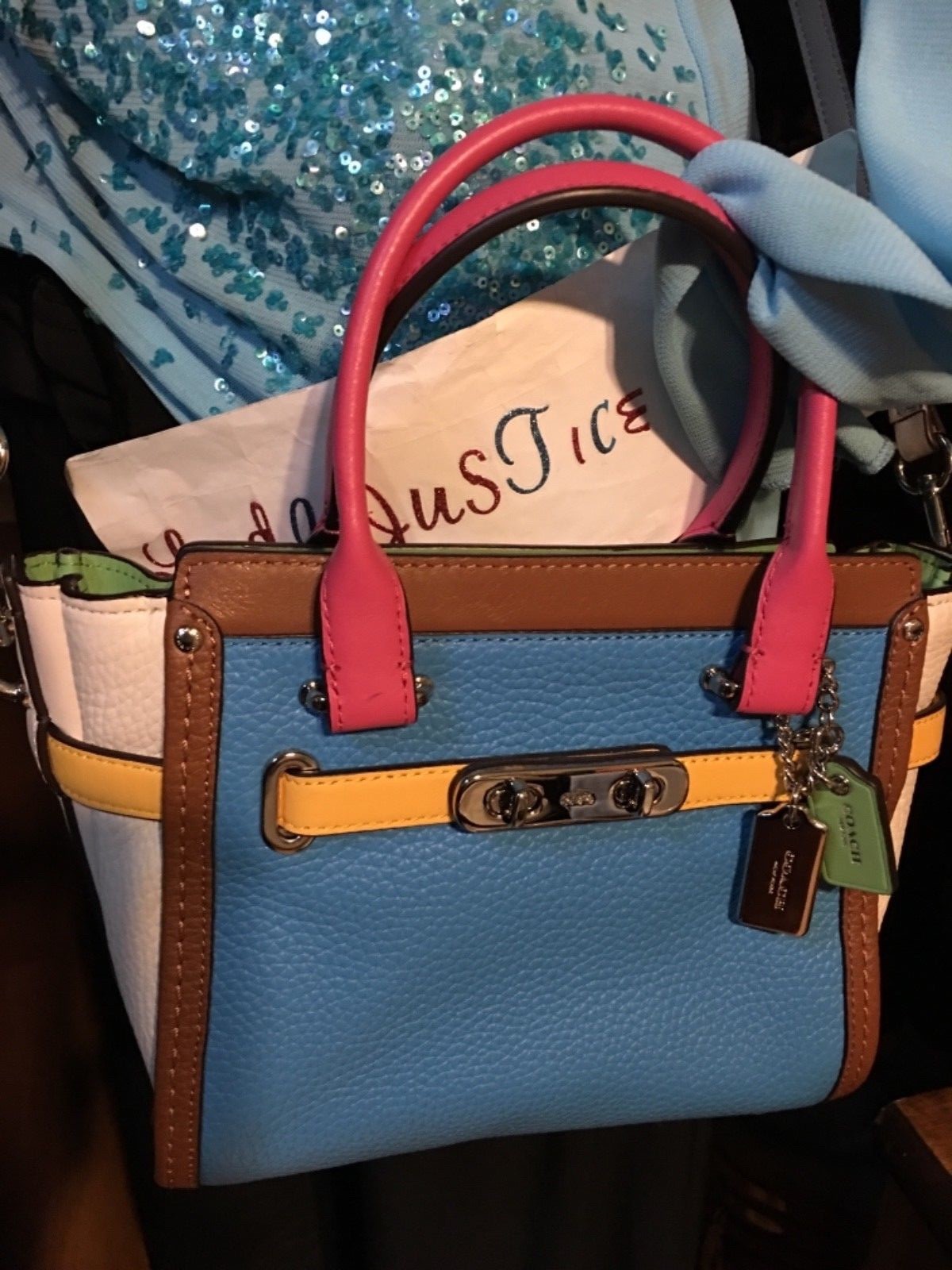 COACH Pride Collection ショルダーバッグ COACH Swagger 21 RAINBOW Leather Carryall Colorblock Bag
