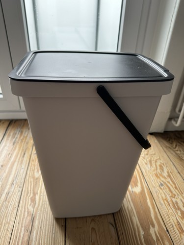 Keden Kaddi Q Mülltrennsystem 4x20 L – Mit Aktivkohlefilter, Stapelbar, Aschgrau