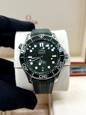 New/Unworn Omega Seamaster Green Ref# 210.32.42.20.10.001 Complete Set