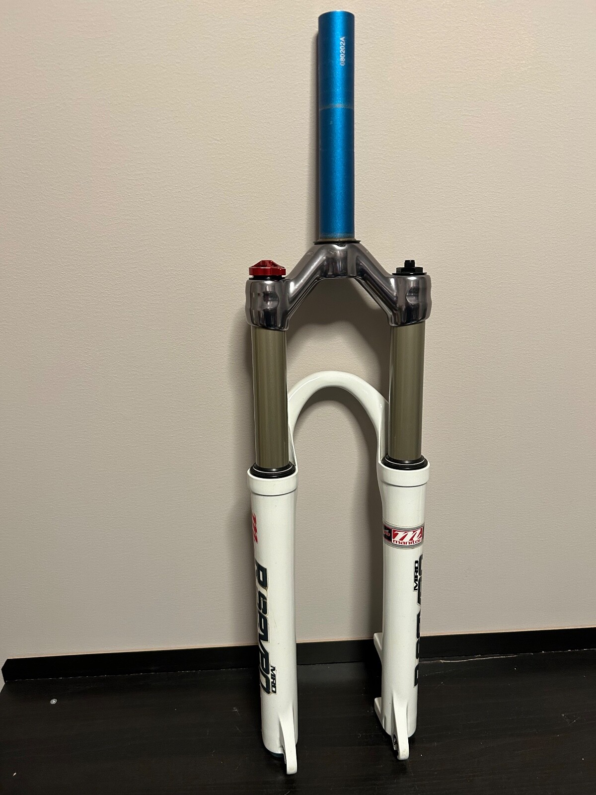 Manitou R7 R-SEVEN MRD ABSOLUTE MTBサスペンションフォーク 1-1/8， 26インチ， 80mm， キャンディレッド， 超軽量1302gです Manitou R-Seven MRD Absolute