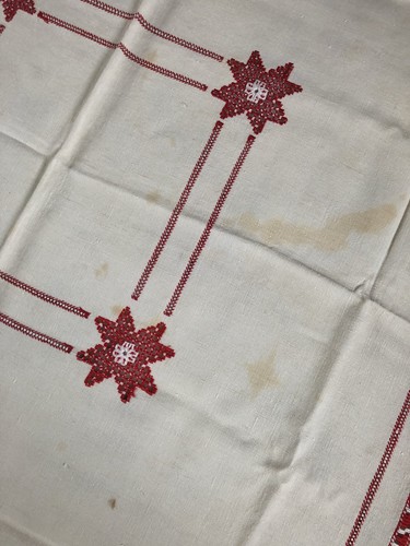 Vintage Crochet Linen Tablecloth 48 x 50 &  6 Napkins White Red Stars Snowflake