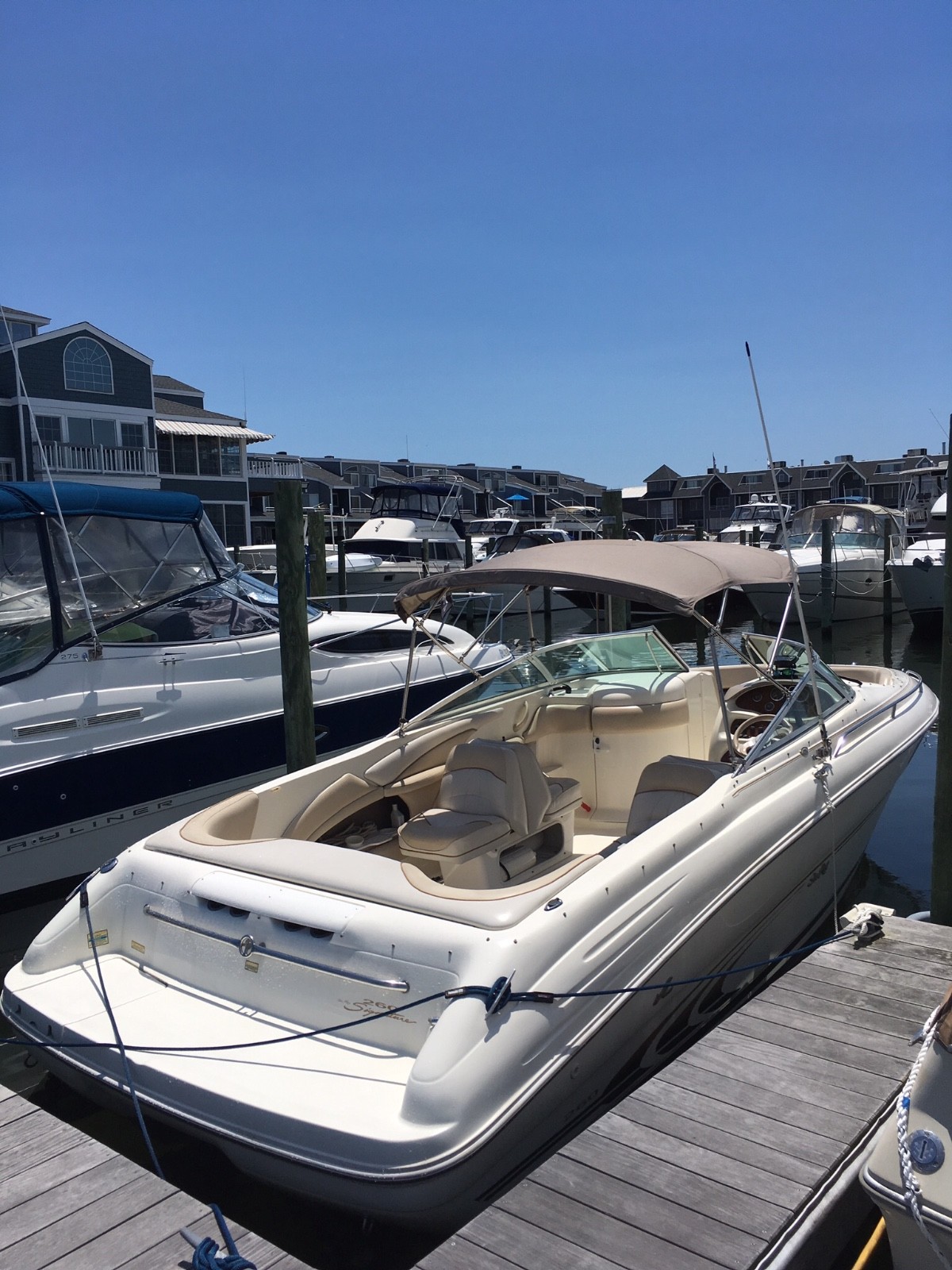 Sea Ray 260 Bowrider, Great shape! New Motor