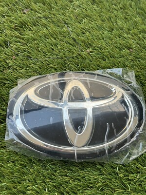2020 -2021- 2022 Toyota C-HR Front Grille Emblem Logo Radar OEM 90975-T2031