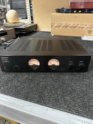 Audio source Model Seven T Stereo Power Amplifier 