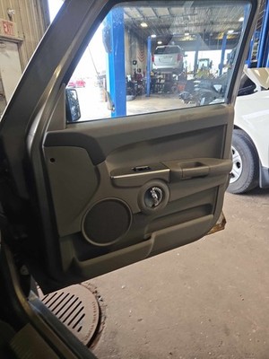 Used Right Front Door Trim Panel fits: JEEP COMMANDER Right 06 07