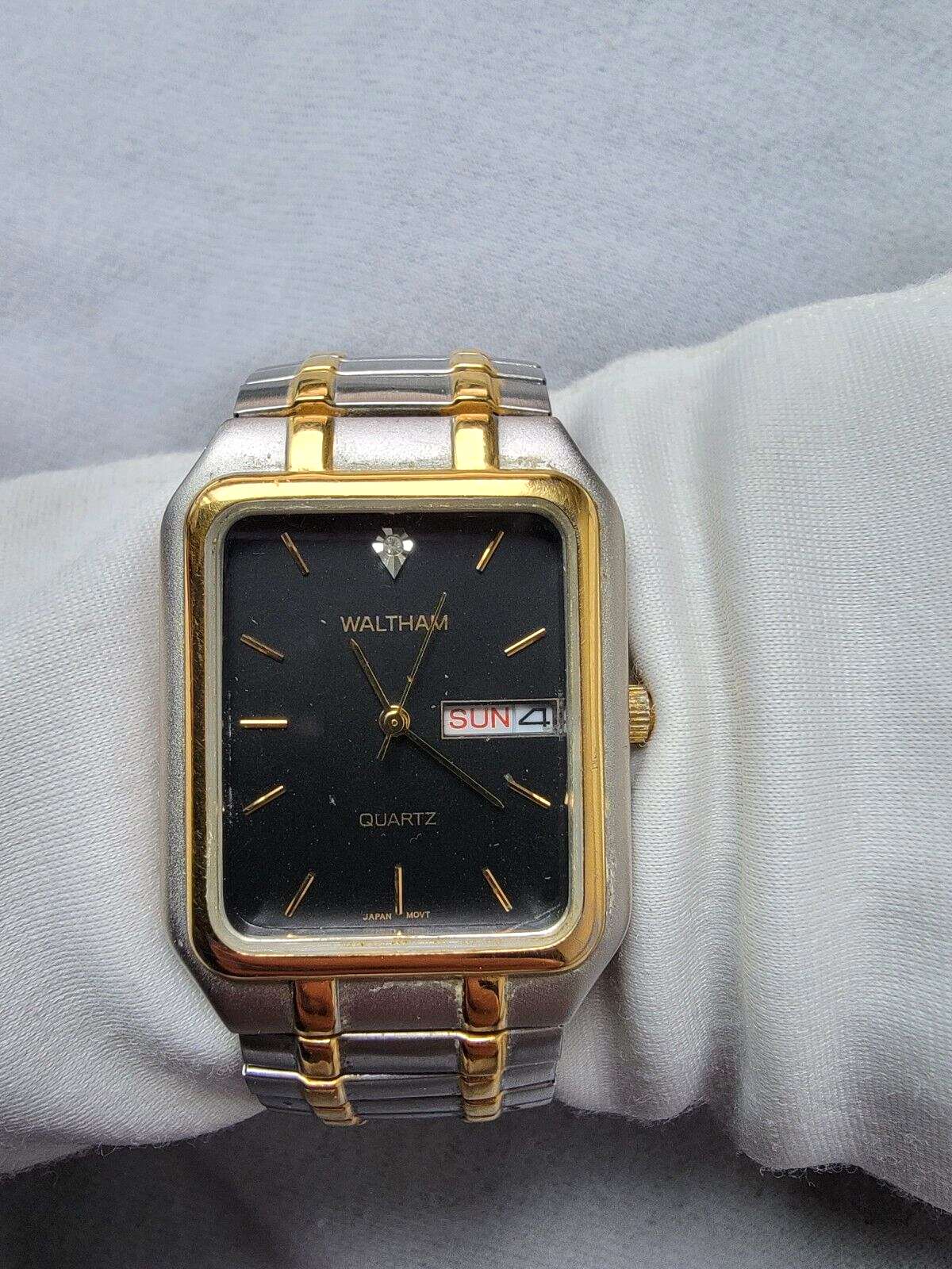 Waltham quartz watch cheap japan movt