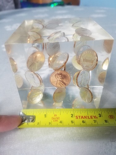 VINTAGE PENNY ACRYLIC LUCITE CUBE PAPERWEIGHT PENNIES DATED 1971