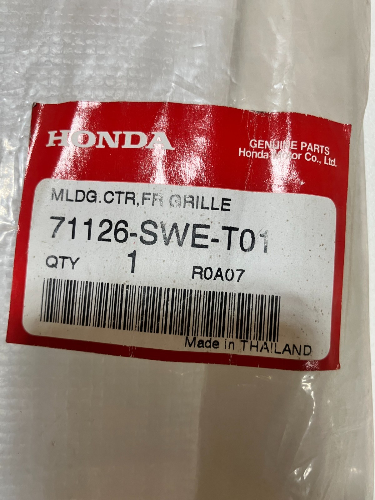 Honda OEM 71126SWET01 Centre Front Grille Molding Fits CR-V