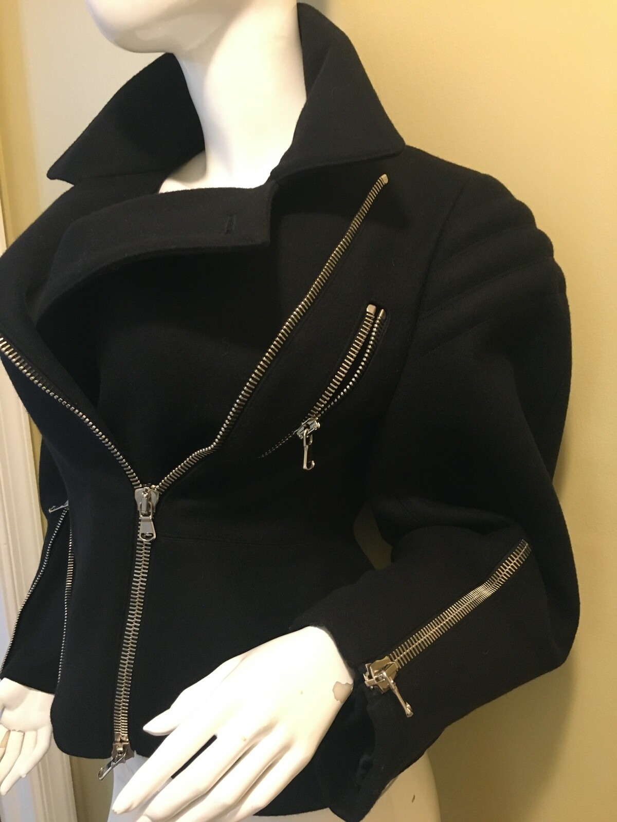 ジャケット ALEXANDER MCQUEEN Women Jackets 818905 QJAEK1000 Black $2545 Auth. Alexander McQueen Black Zip Wool Short Jacket 44