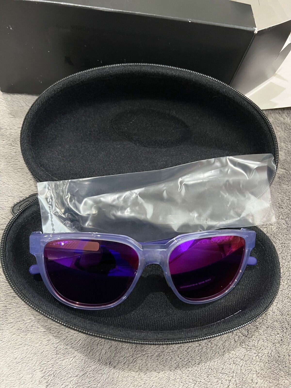 New Oakley ACTUATOR 9250 Sunglasses Transparent Lilac w New Oakley ACTUATOR 9250 Sunglasses Transparent Lilac w