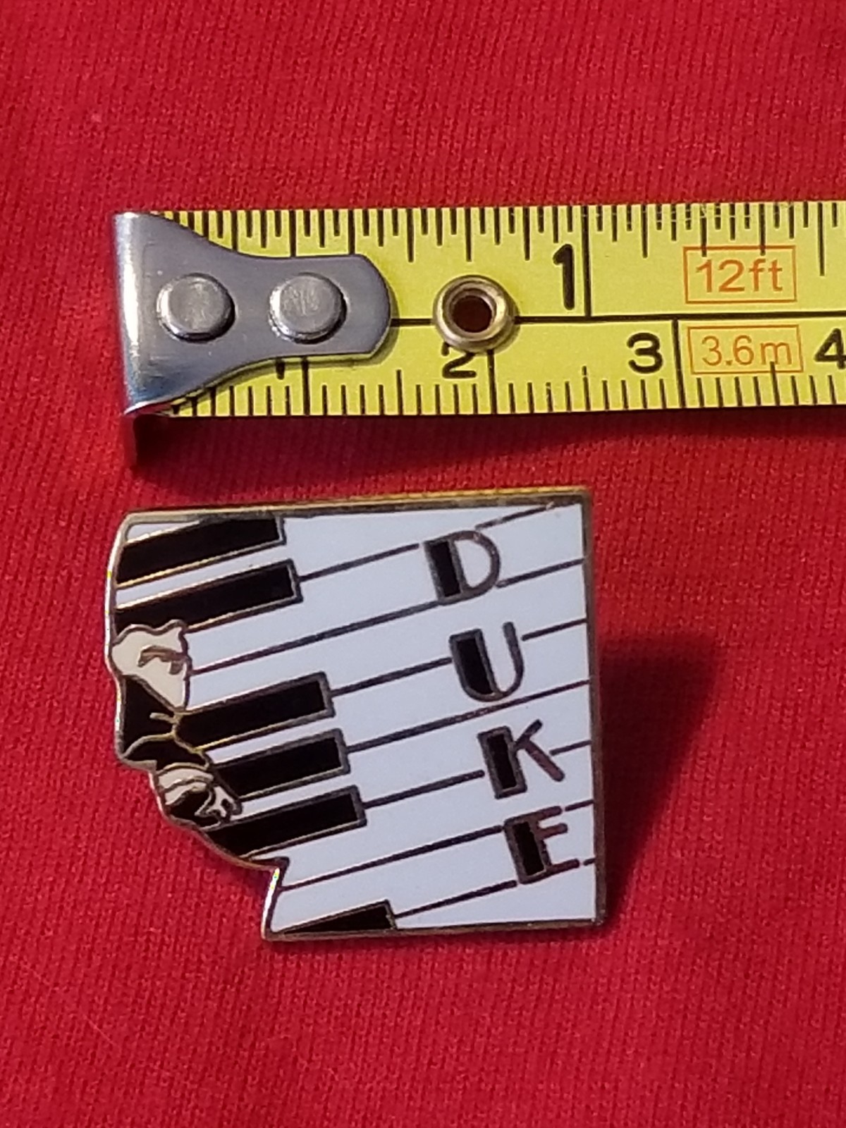 Vintage (1995) DUKE ELLINGTON PIANO jazz pin (from small pin & badge estate lot)