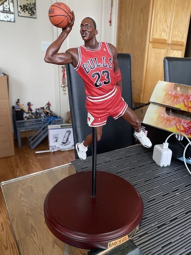 Upper Deck KingJames Edition nbaフィギュア s-l1200.jpg