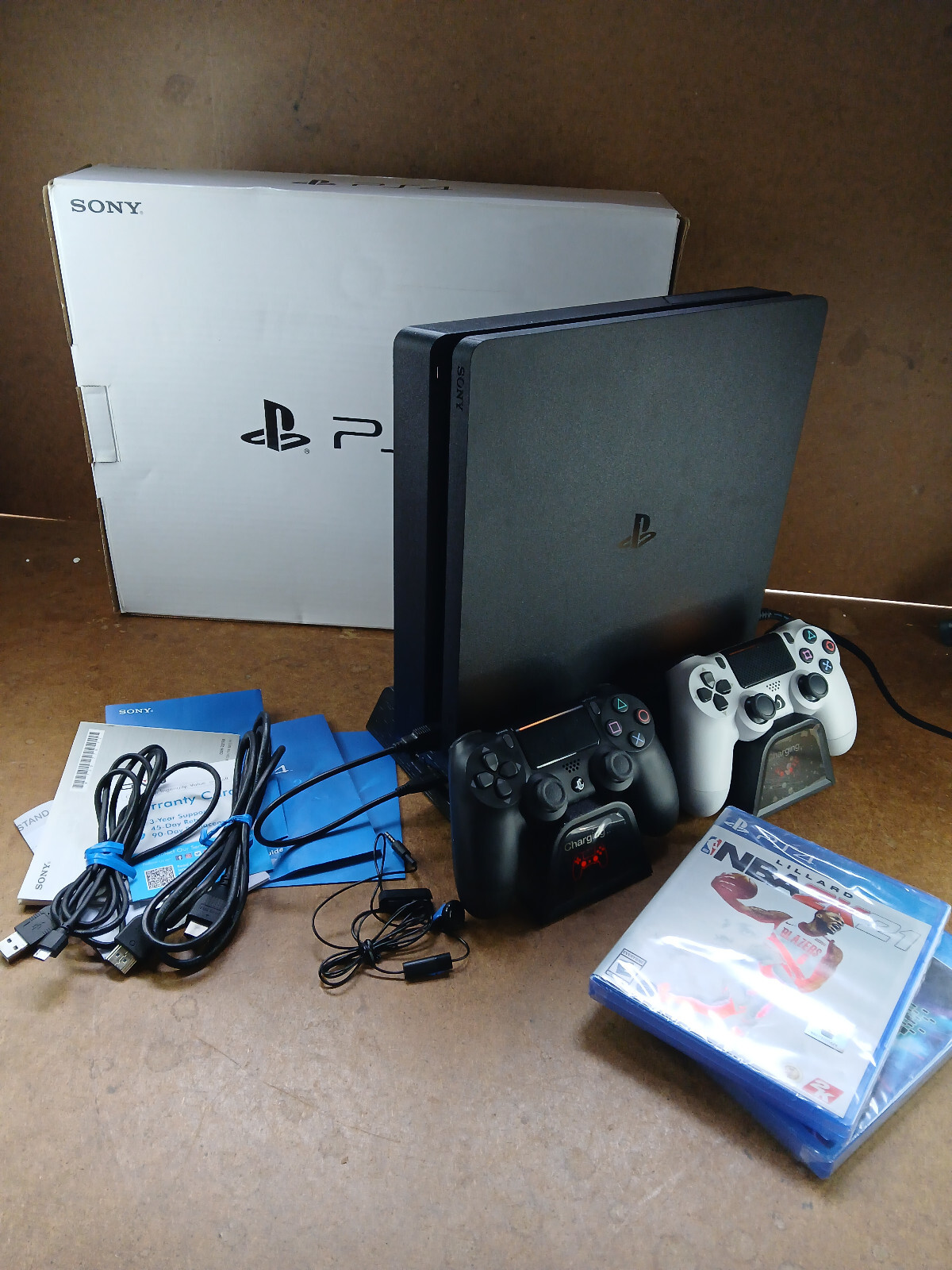 PlayStation®4 ジェット・ブラック 1TB CUH-2215B Restored Sony PlayStation 4 CUH-2215B Slim 1TB Video Game