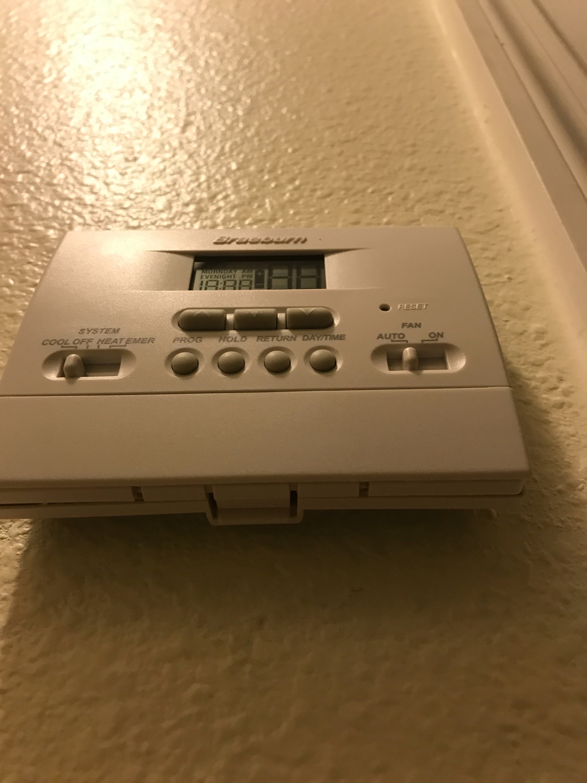 NEW Braeburn 2200NC DIGITAL 5/2 PROGRAMMABLE THERMOSTAT 2H/1C Tamper