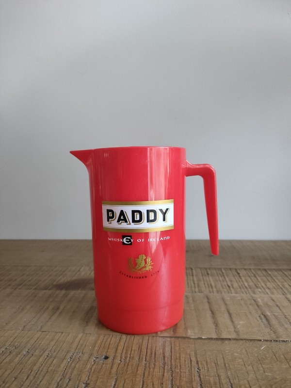 Pichet Rouge En Plastique à Whisky Paddy Irlande