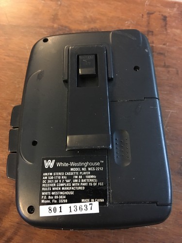 White-Westinghouse FM/AM Stereo Cassette Player WCS-2212 With Headphones