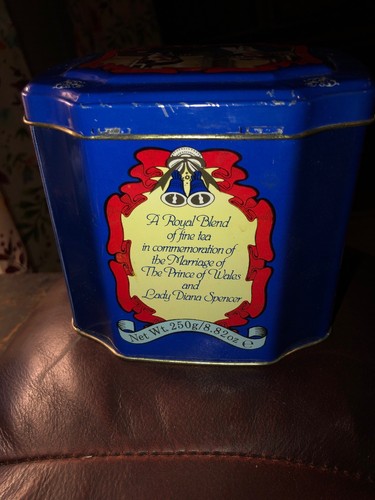 ROYAL WEDDING 1981 Lady Diana Prince Charles Commemorative Tea Tin England Blue