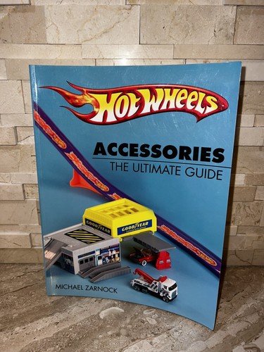 Accessories: The Ultimate Guide By Zarnock (paperback)