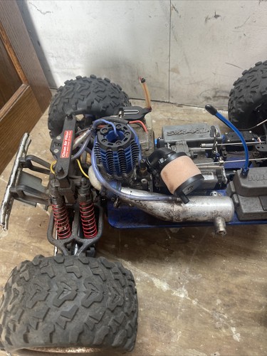 トラクサス　T-MAXX エンジンカー トラクサス T-Maxx 3.3 レッド 4WD RTR エンジンモンスター