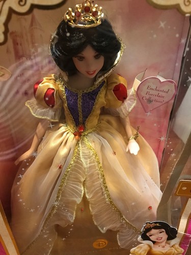 Disney Princess Enchanted Tale Snow White 2007 Brass Key Porcelain Doll