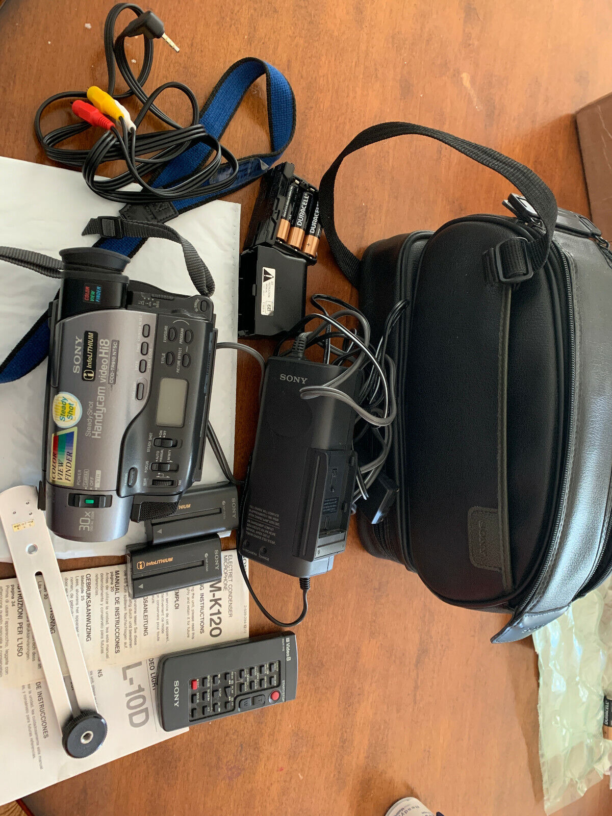 Sony CCD-TR910 NTSC handycam camcorder Hi8 READ Works Tested Sony CCD-TR910 NTSC handycam camcorder Hi8 READ Works Tested