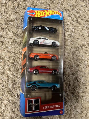 絶版品：未開封 Hot Wheels ‘15 FORD MUSTANG GT Amazon.com: Hot Wheels Custom Mustang : Toys & Games