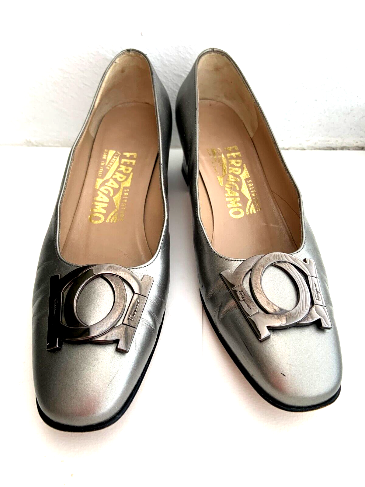 Salvadore Ferragamo POLLYメタリックブラウン5 1/2C Salvadore Ferragamo POLLYメタリックブラウン5 1/2C - メルカリ