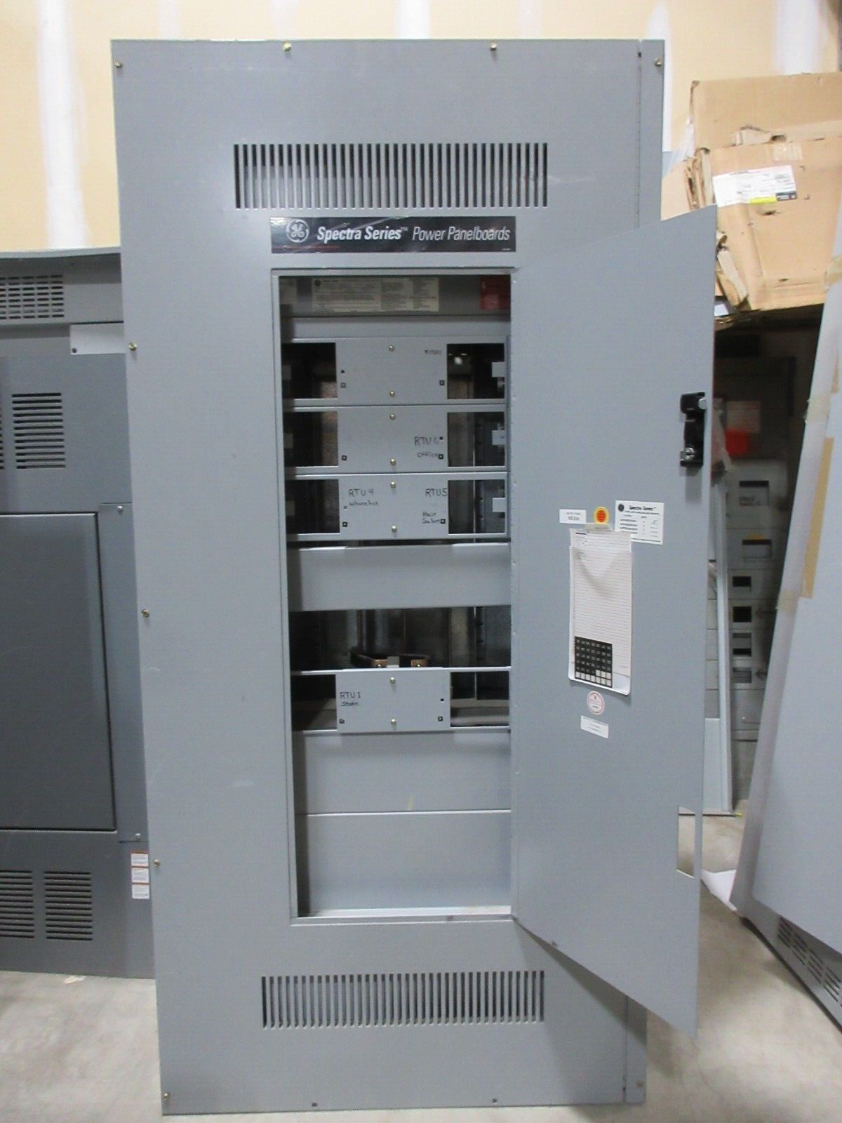 GE SPECTRA APNB Panelboard 600 Amp Main Lug 480 Volt 3PH3W GE SPECTRA APNB Panelboard 600 Amp Main Lug 480 Volt 3PH3W