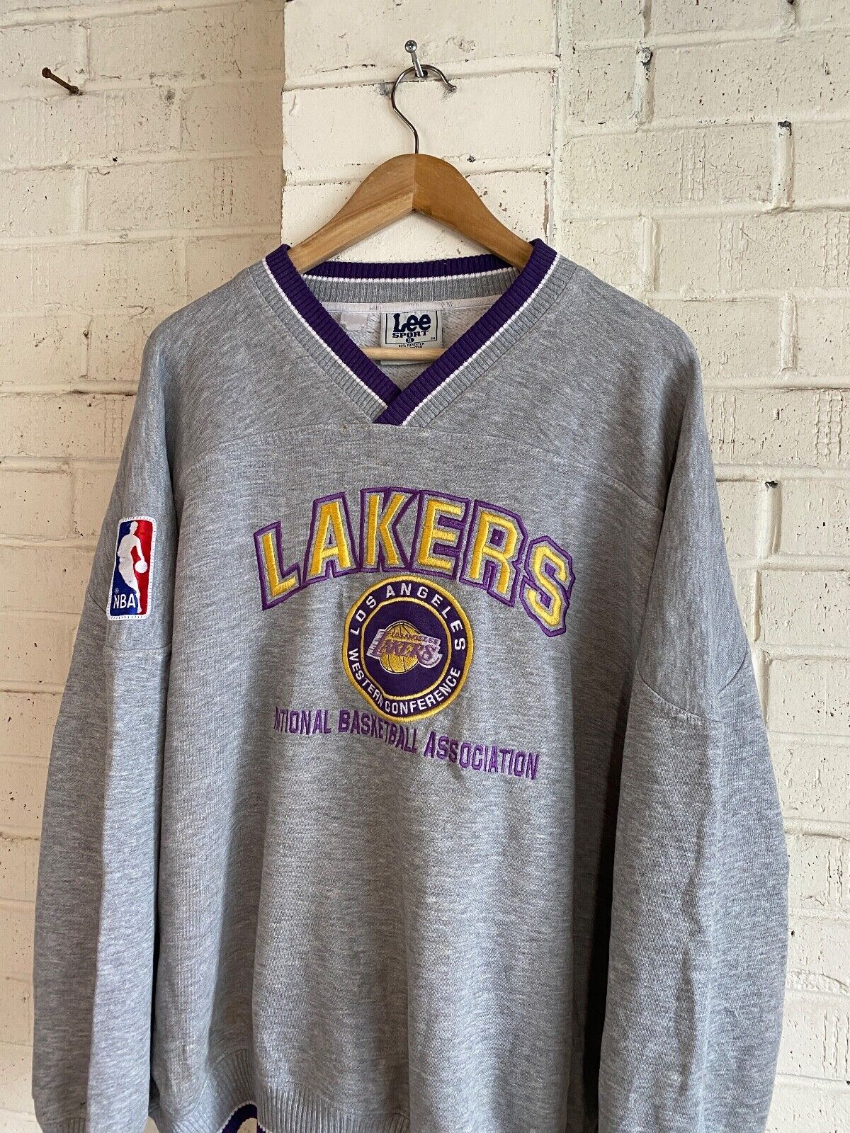 Vintage Lee Sports Los Angeles Lakers NBA V Neck Sweatshirt In Grey Size XL