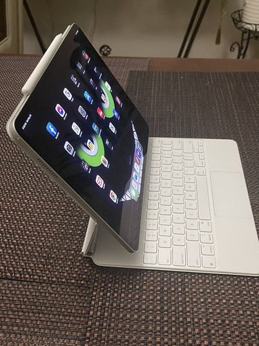 Apple Magic Keyboard for iPad Air 11-inch (M2) - US English Apple Magic Keyboard for iPad Air 11-inch (M2) - US English