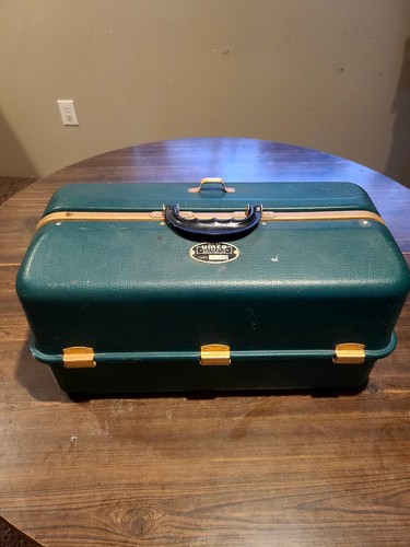 RARE VINTAGE UMCO MODEL 1000R GREEN 7-TRAY FISHING TACKLE