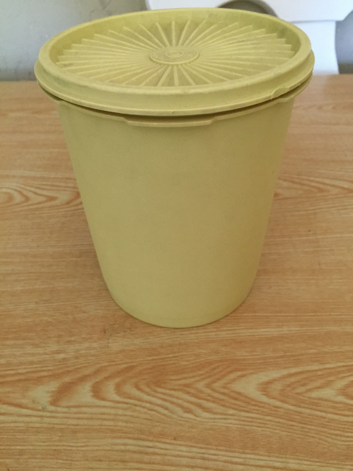 Tupperware 809 Yellow Servalier Canister with 810 Lid