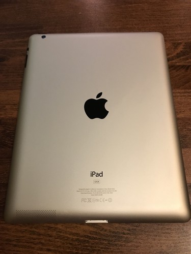 Apple iPad 3rd Generation 32GB Wi-Fi Black Front Silver Back Mint