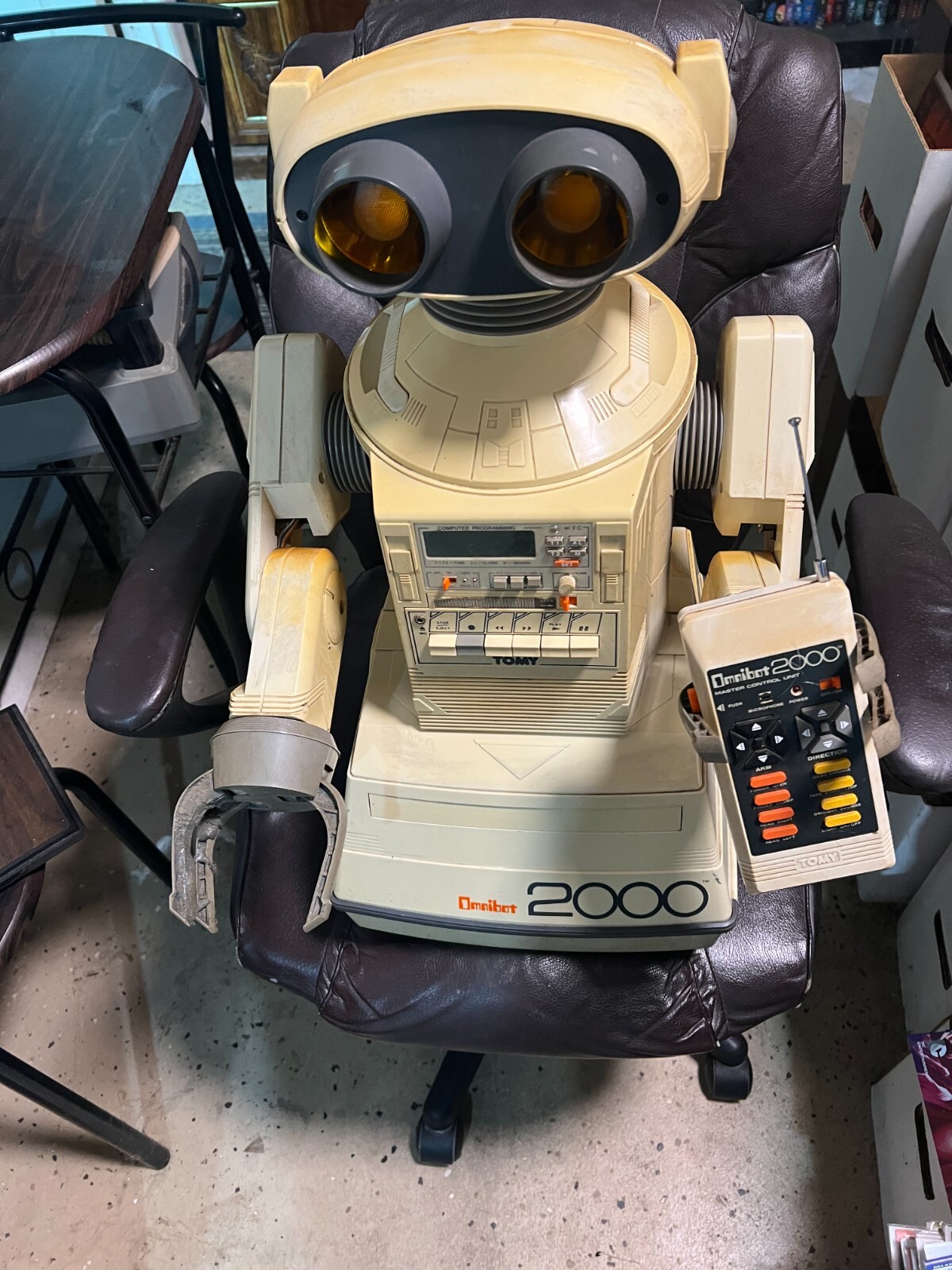 TOMY OMNIBOT 2000 VINTAGE 1980's RARE w/ Remote TOMY OMNIBOT 2000 VINTAGE 1980's RARE w/ Remote