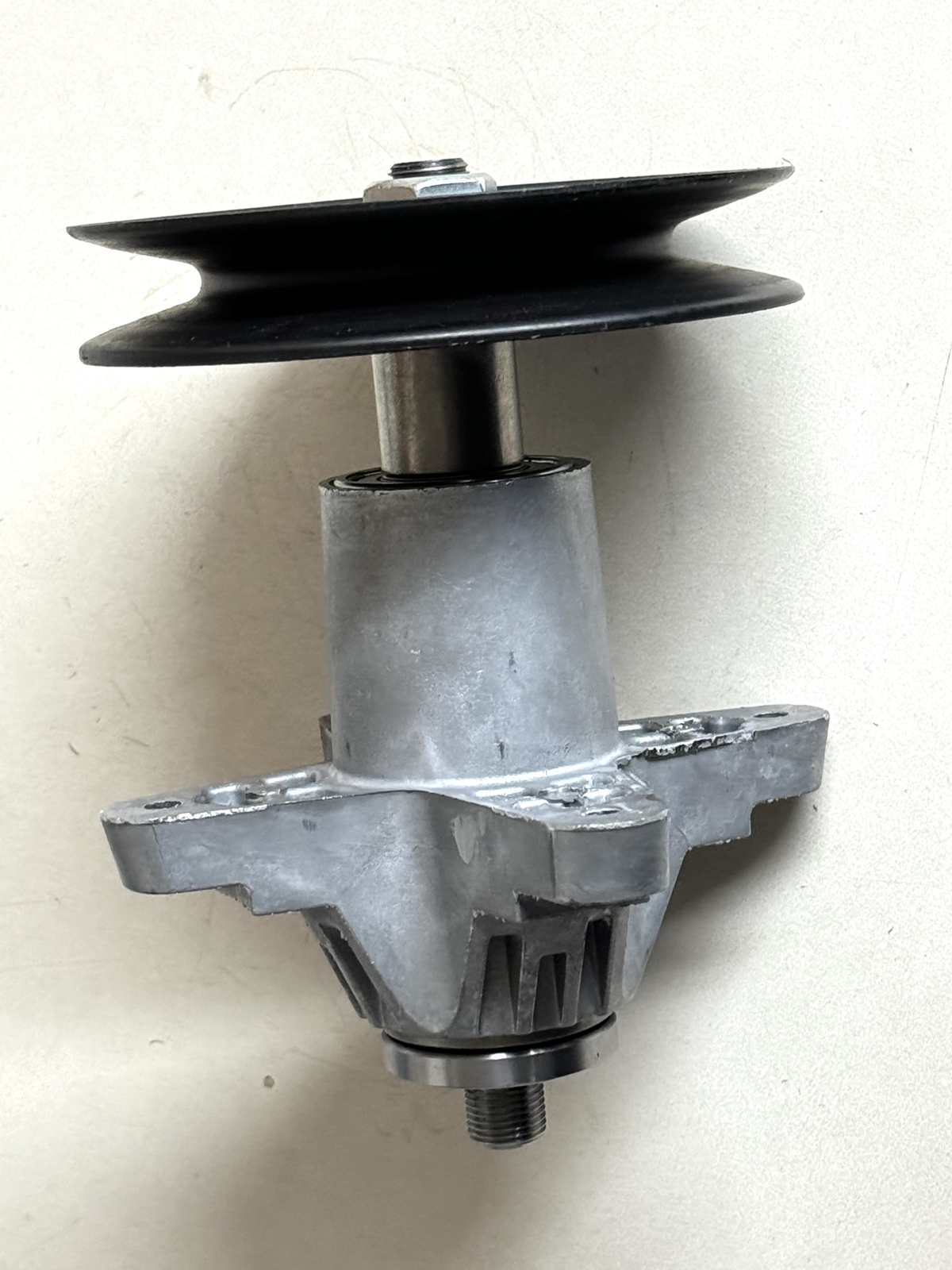 CUB CADET OEM MTD SPINDLE 918-04608A / 918-0671D 54