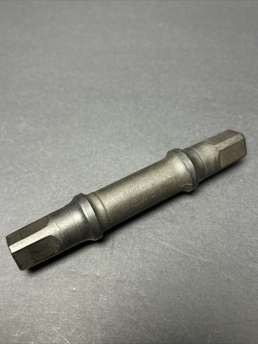 NOS Shimano Axle 68 X 113mm D-3H Bottom Bracket Square Taper