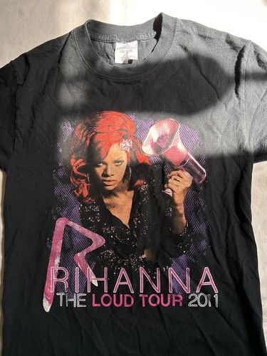 Rihanna LOUD TOUR 2011©️ MUSIC TEE 2011 Official Rihanna Loud Tour T-shirt Navy, Festival