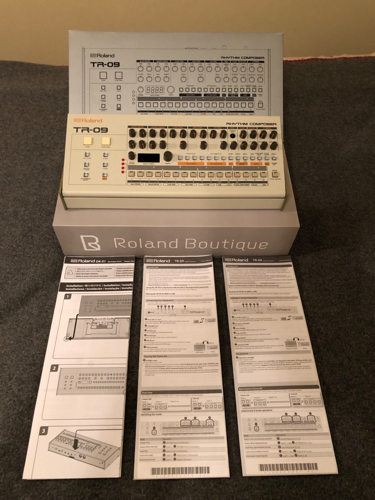 Roland TR-09 Drum Machine Rhythm Composer. Excellent Condition! Barely Used. 909