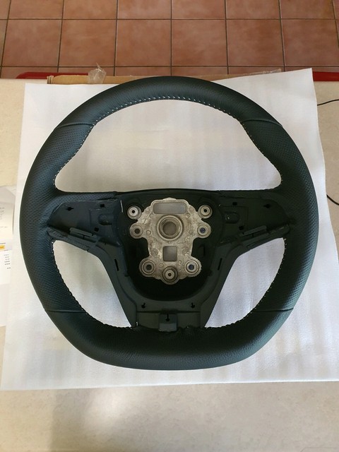 VF Commodore steering wheel | Auto Body parts | Gumtree Australia Wagga