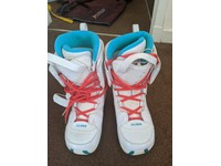 salomon linea snowboard boots