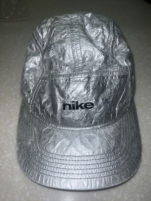 NIKE(ナイキ) マーズ・レンディング aw84 シルバー キャンプキャップ NIKE(ナイキ) マーズ・レンディング aw84 シルバー キャンプ