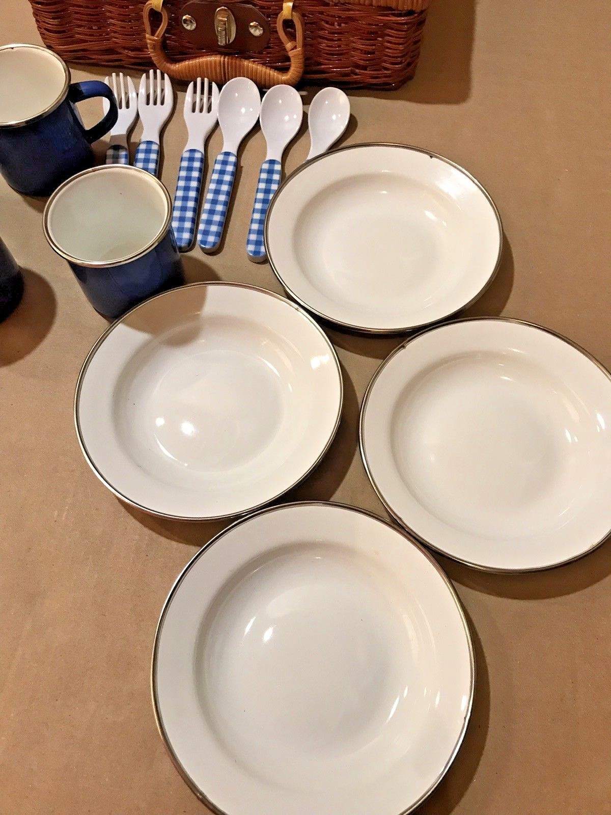 Child's Wicker Picnic Basket Metal Bowls Plates 15 Pieces (Y)