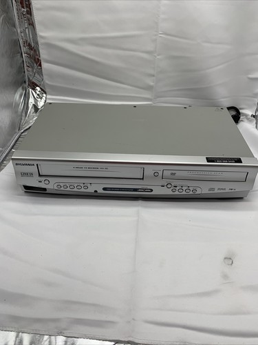 Sylvania DV220SL8 DVD / VHS Player-For Parts Or Repair-No Remote
